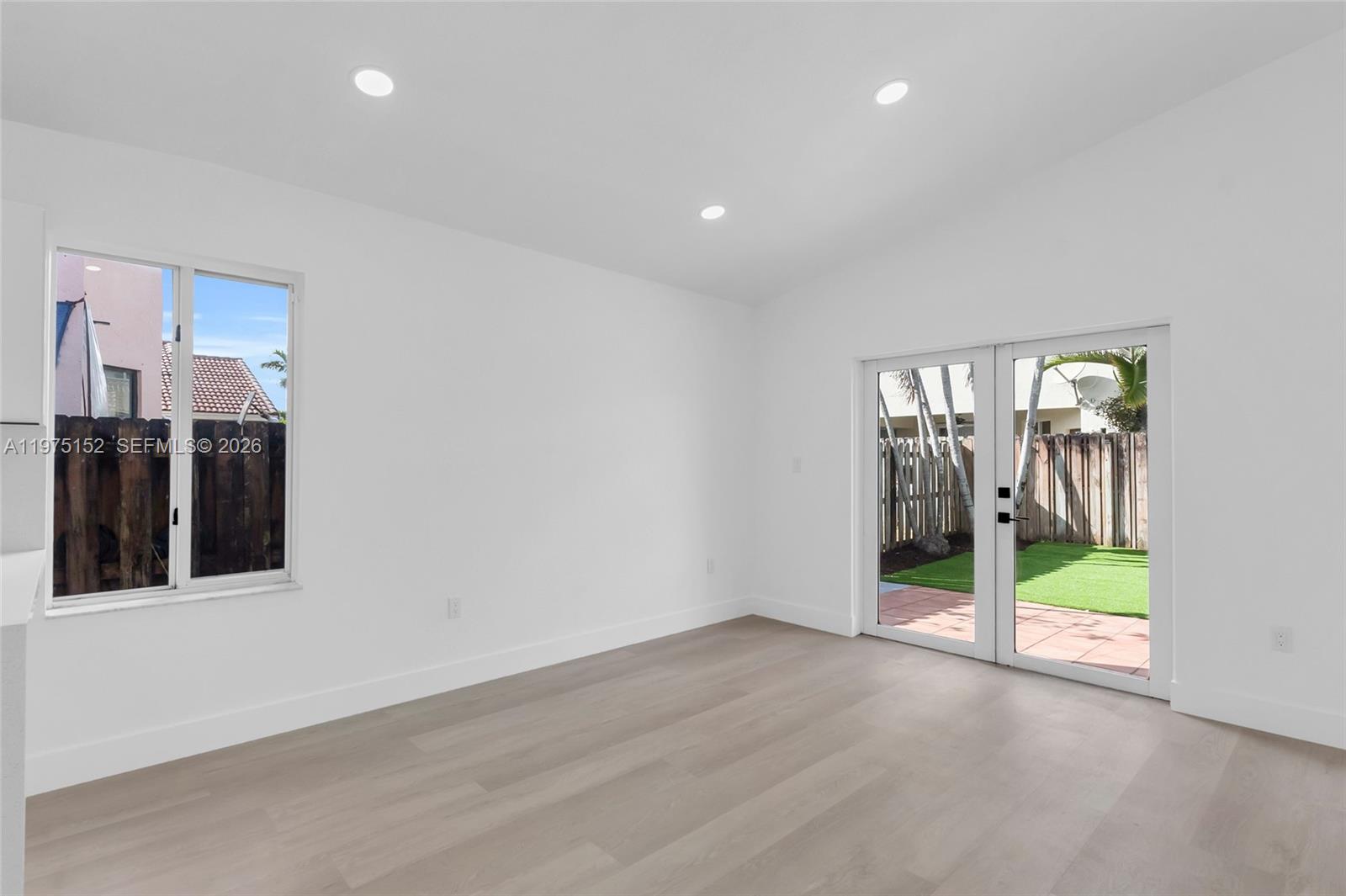 SUNSET LAKES ESTATES 1ST - Residential