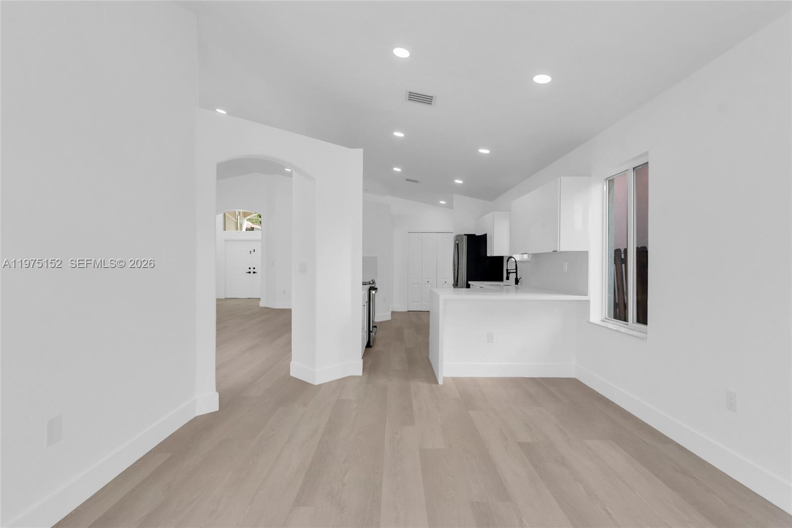 SUNSET LAKES ESTATES 1ST - Residential