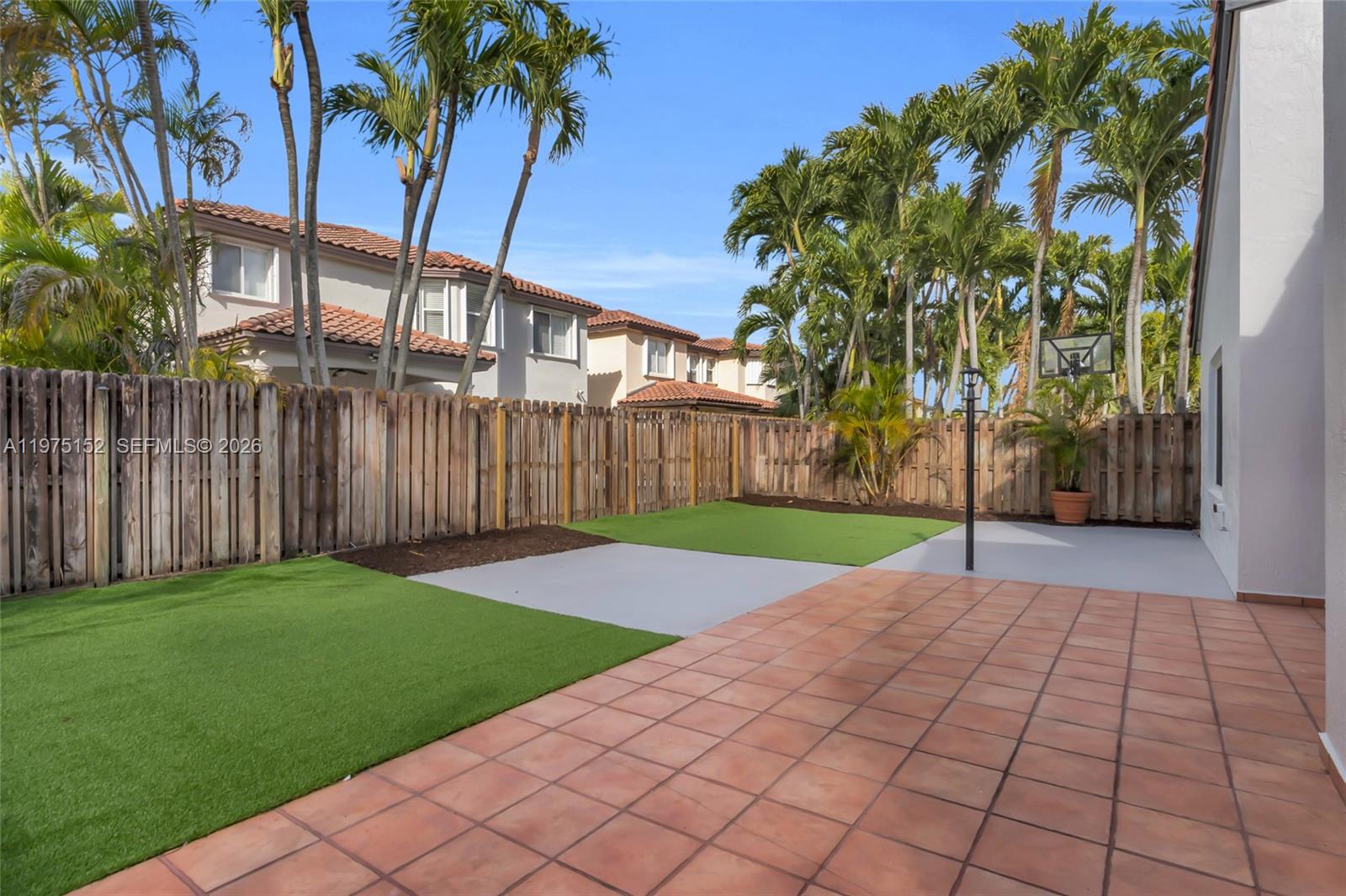 SUNSET LAKES ESTATES 1ST - Residential