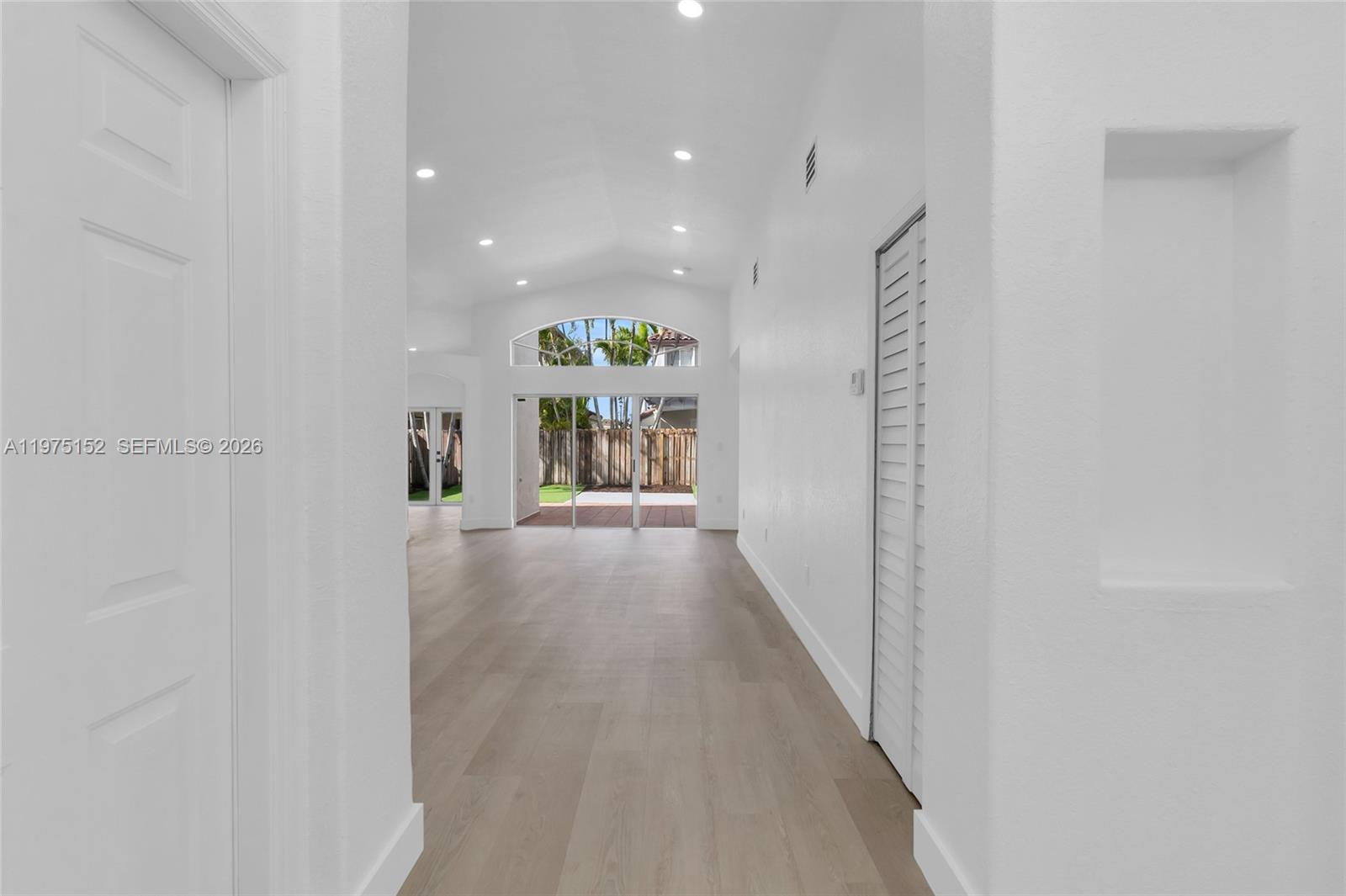 SUNSET LAKES ESTATES 1ST - Residential