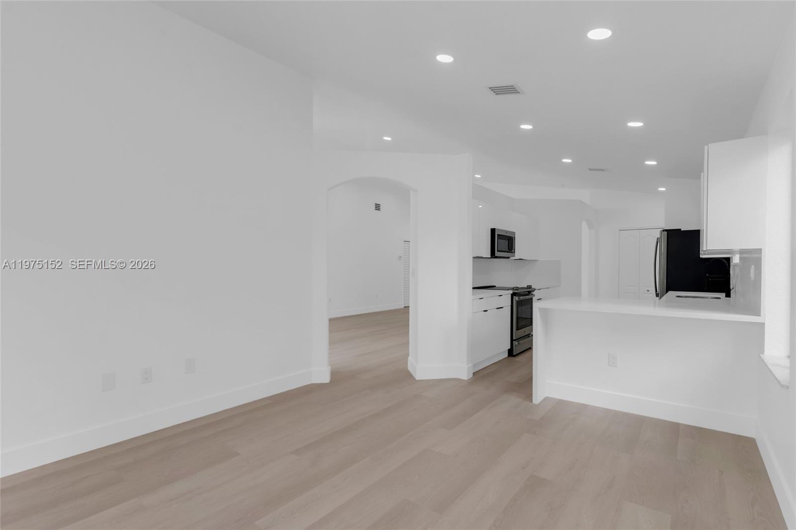 SUNSET LAKES ESTATES 1ST - Residential