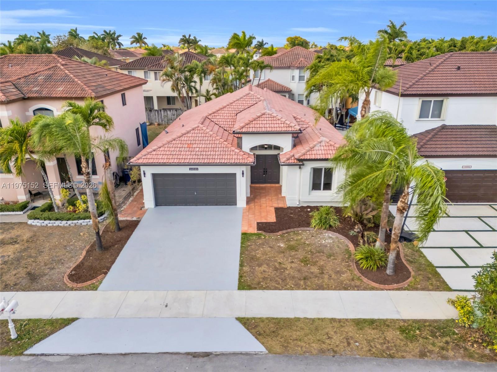 SUNSET LAKES ESTATES 1ST - Residential