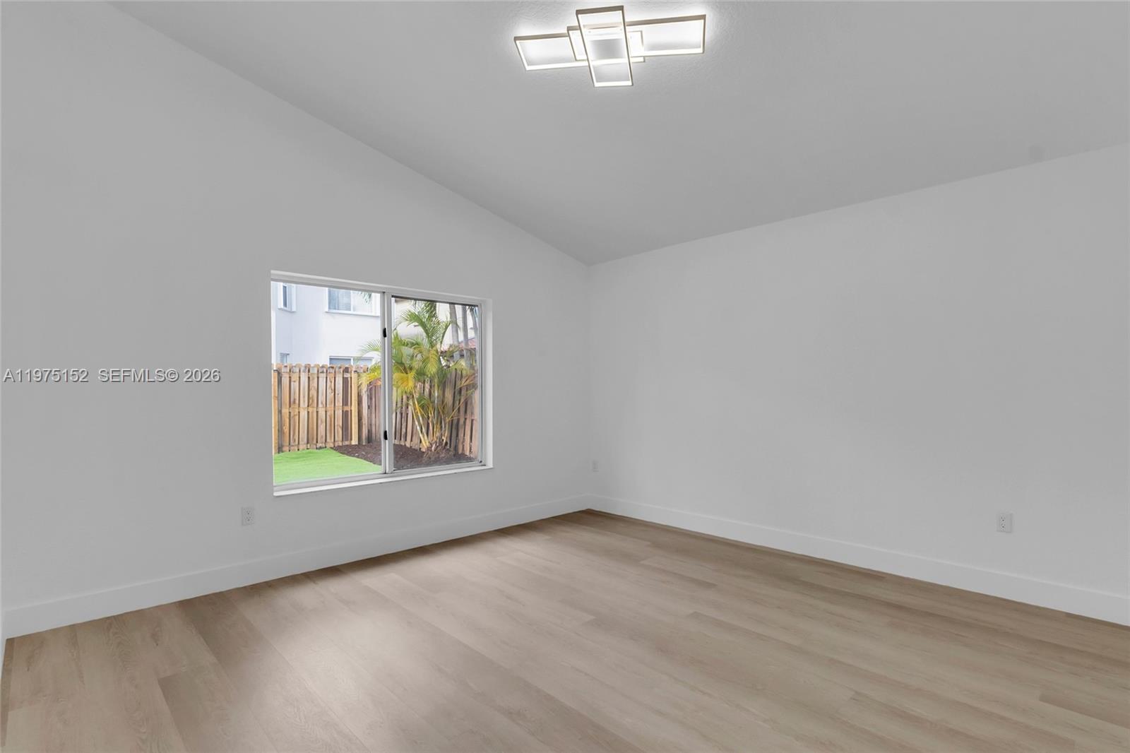 SUNSET LAKES ESTATES 1ST - Residential