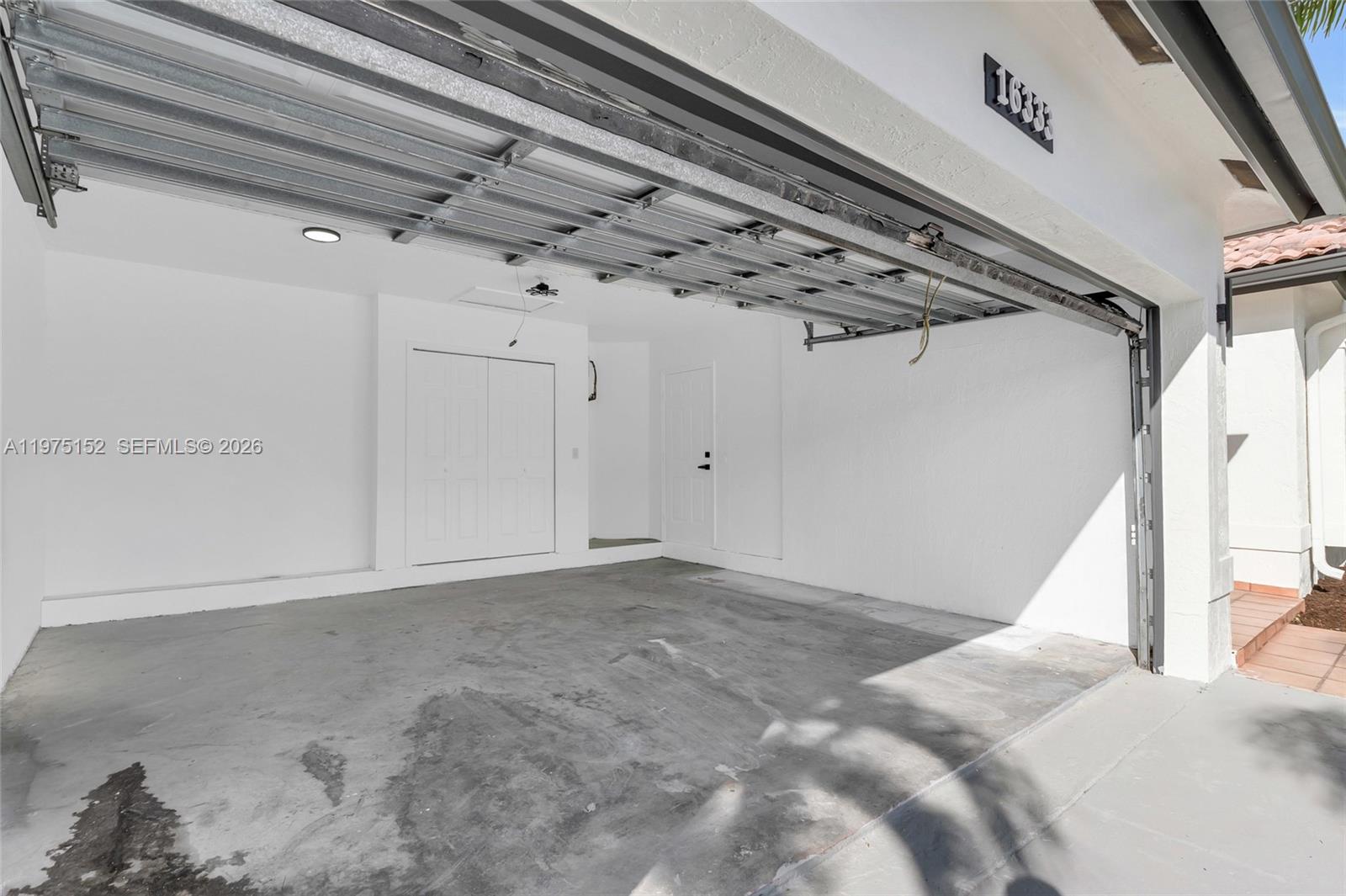 SUNSET LAKES ESTATES 1ST - Residential