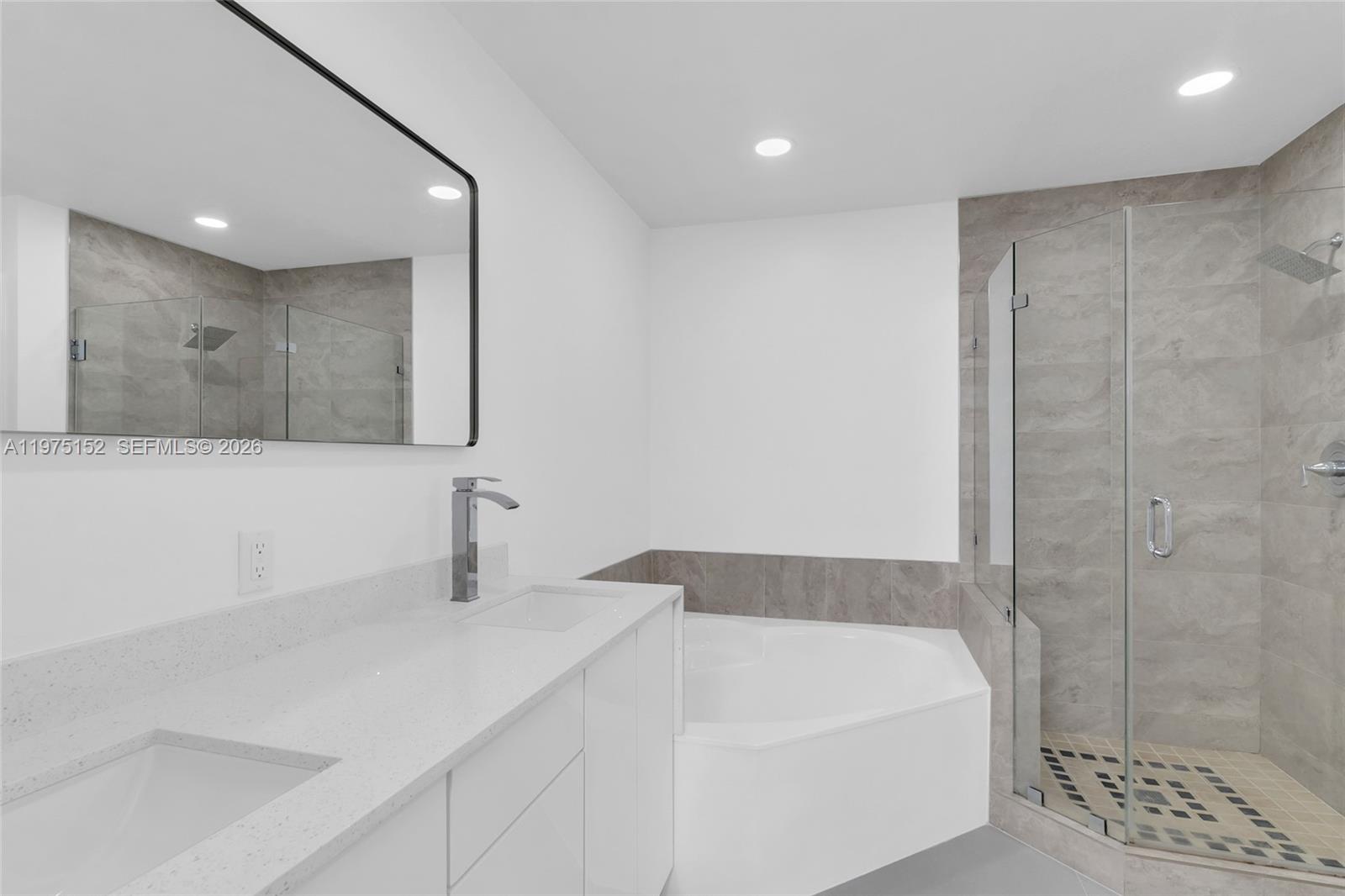 SUNSET LAKES ESTATES 1ST - Residential