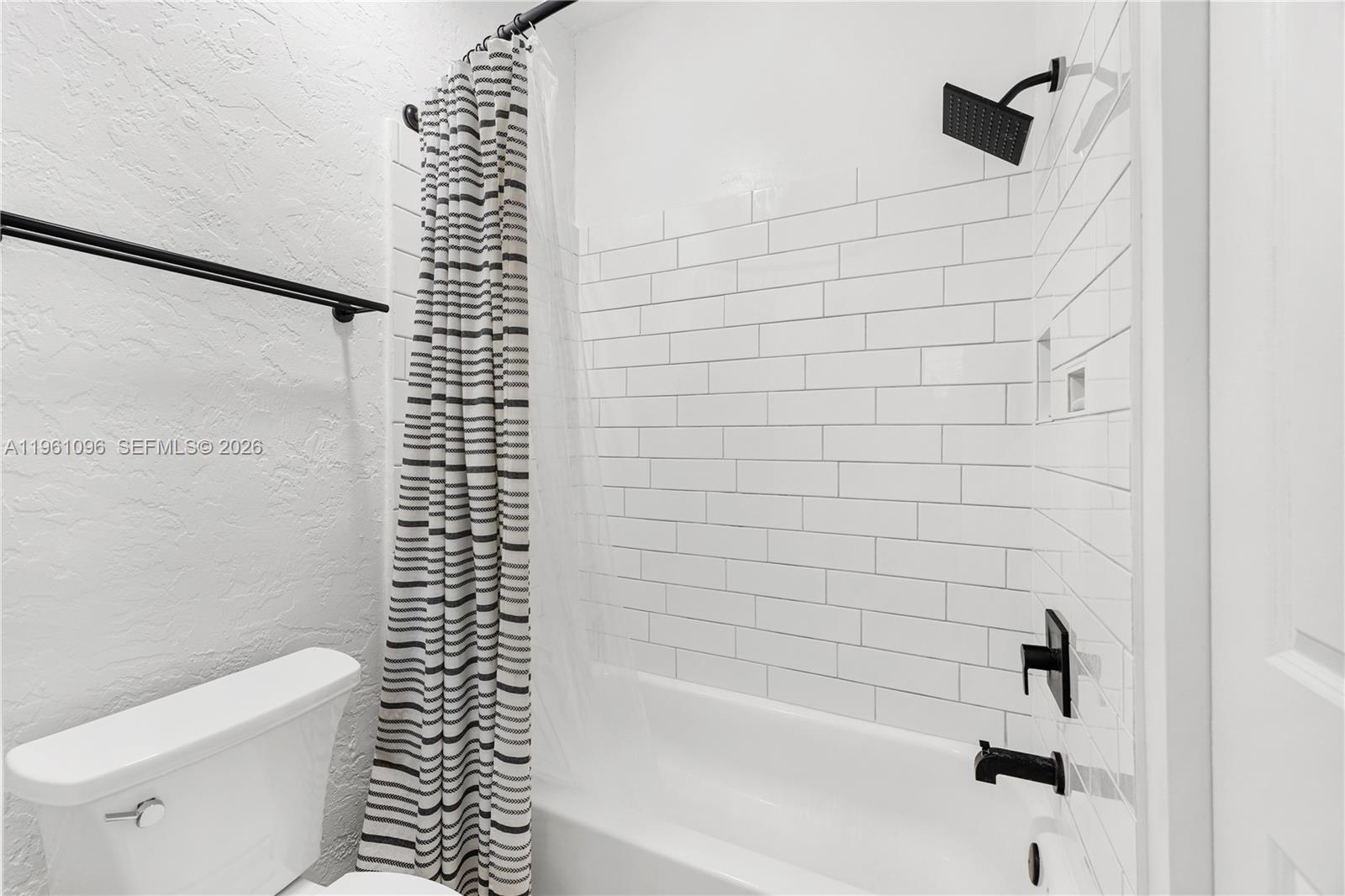 COLONIAL LAKES VILLAS - Residential