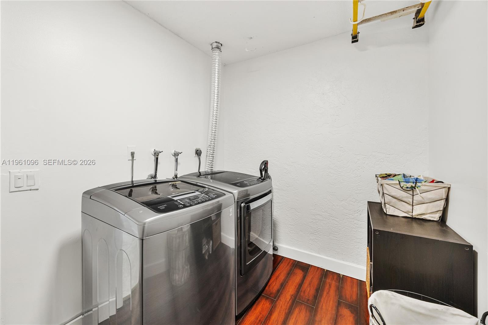 COLONIAL LAKES VILLAS - Residential