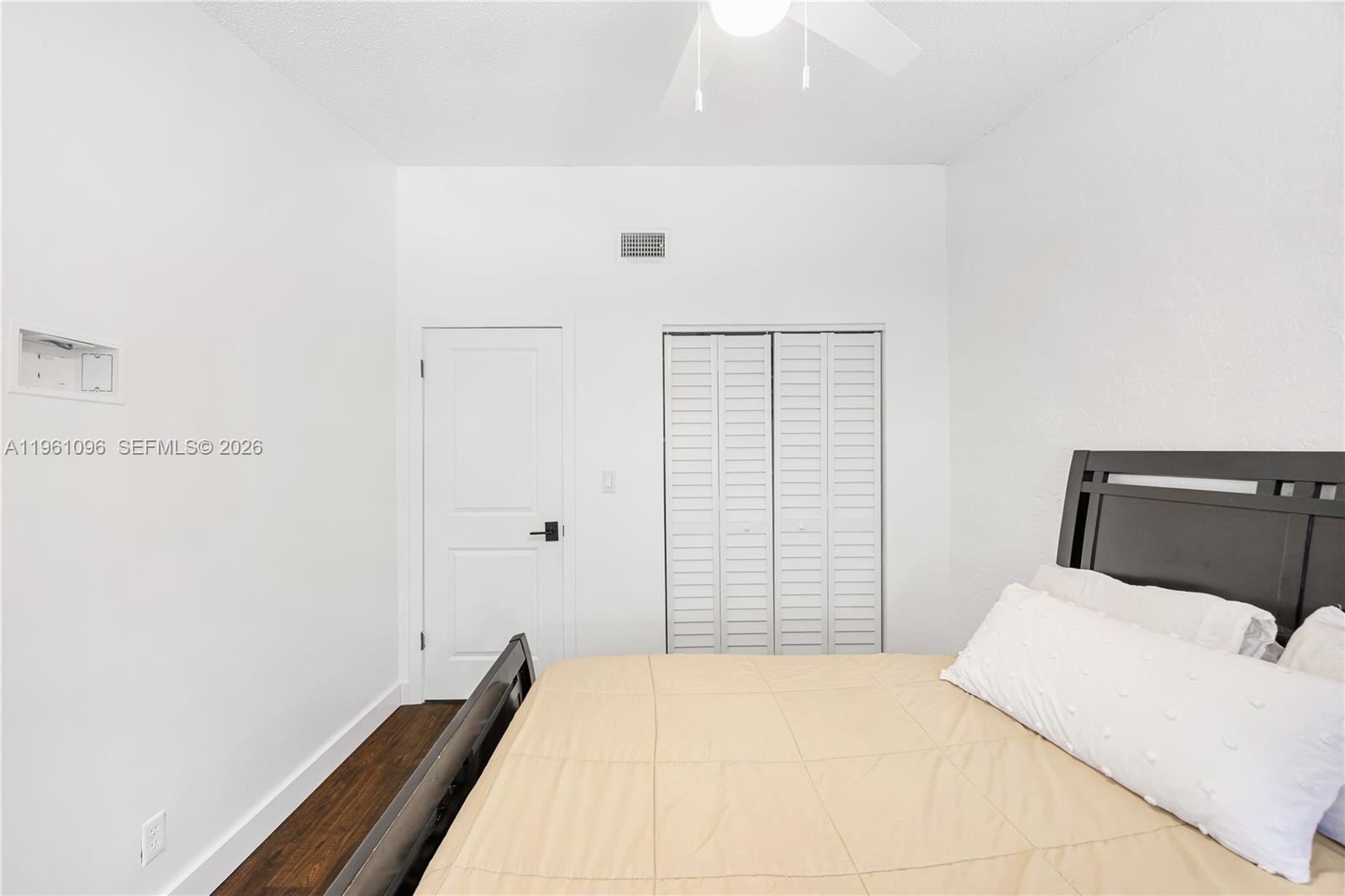 COLONIAL LAKES VILLAS - Residential