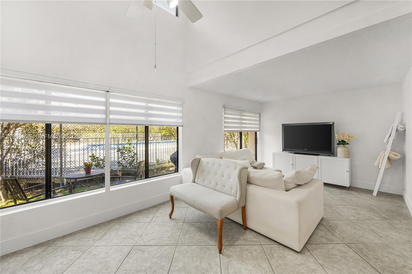 COLONIAL LAKES VILLAS - Residential