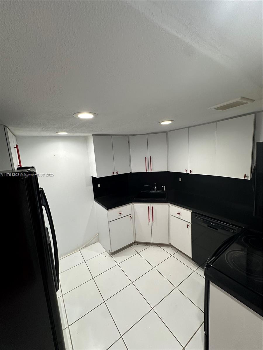 LAKES OF INVERRARY CONDO - Residential