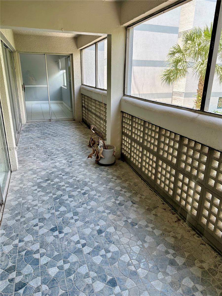 LAKES OF INVERRARY CONDO - Residential