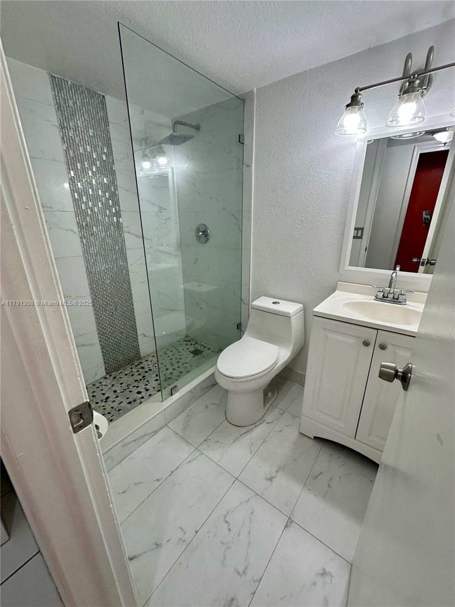 LAKES OF INVERRARY CONDO - Residential