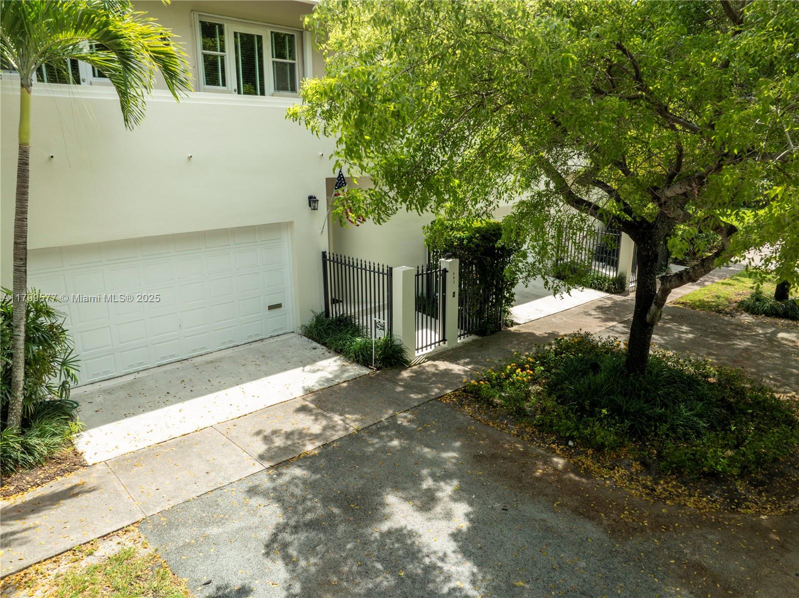 Property for Sale at 602 Malaga Ave B, Coral Gables, Broward County, Florida - Bedrooms: 3 
Bathrooms: 3  - $1,500,000