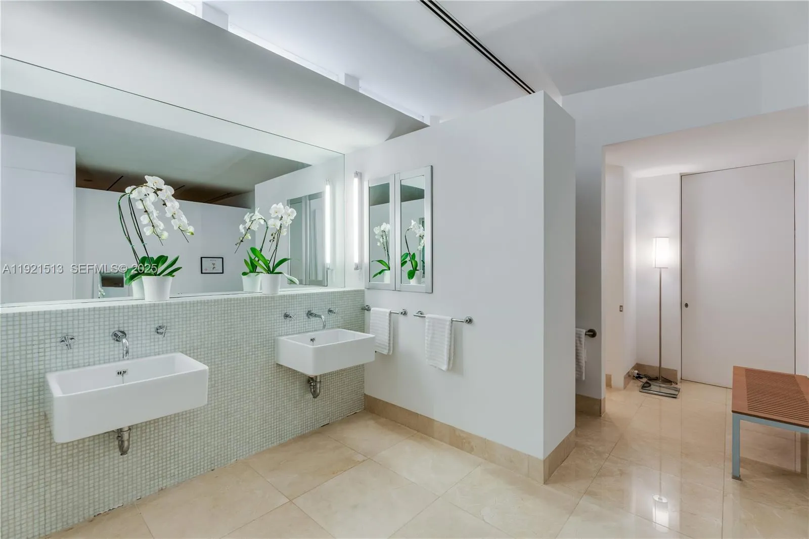 Key Biscayne, Florida 33149, United States, 3 Bedrooms Bedrooms, ,5 BathroomsBathrooms,Residential,Active,248828