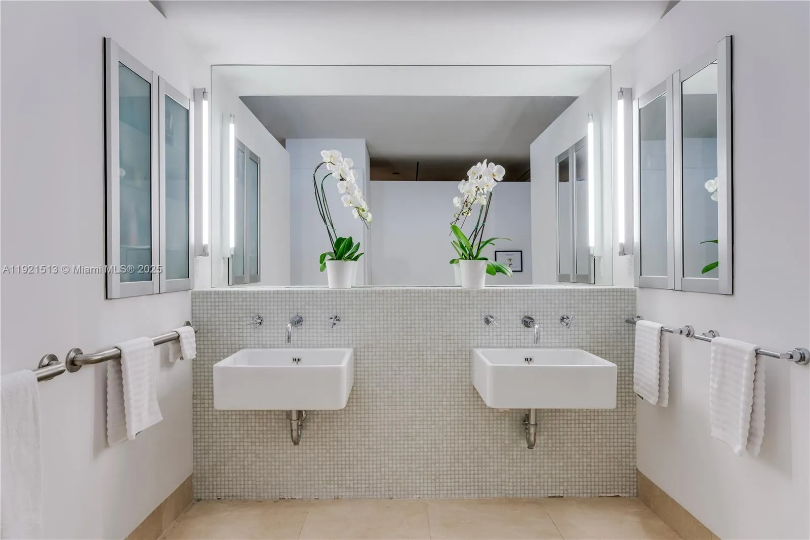 Key Biscayne, Florida 33149, United States, 3 Bedrooms Bedrooms, ,5 BathroomsBathrooms,Residential,Active,248828