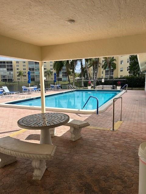 MEADOWBROOK LAKES VIEW CO - Residential