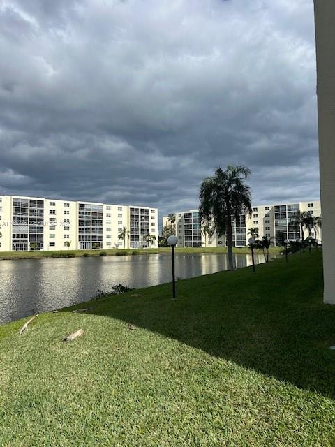 MEADOWBROOK LAKES VIEW CO - Residential