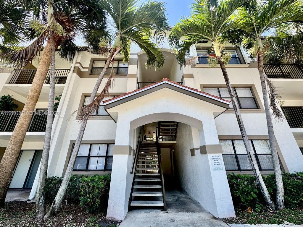 Photo of 550 S Park Rd #36-8, Hollywood, FL 33021 (MLS # A11998382)