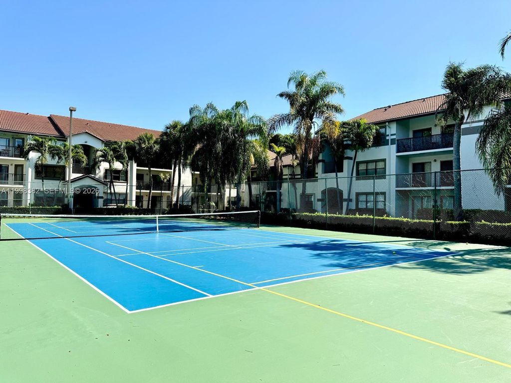 Photo of 550 S Park Rd #36-8, Hollywood, FL 33021 (MLS # A11998382)