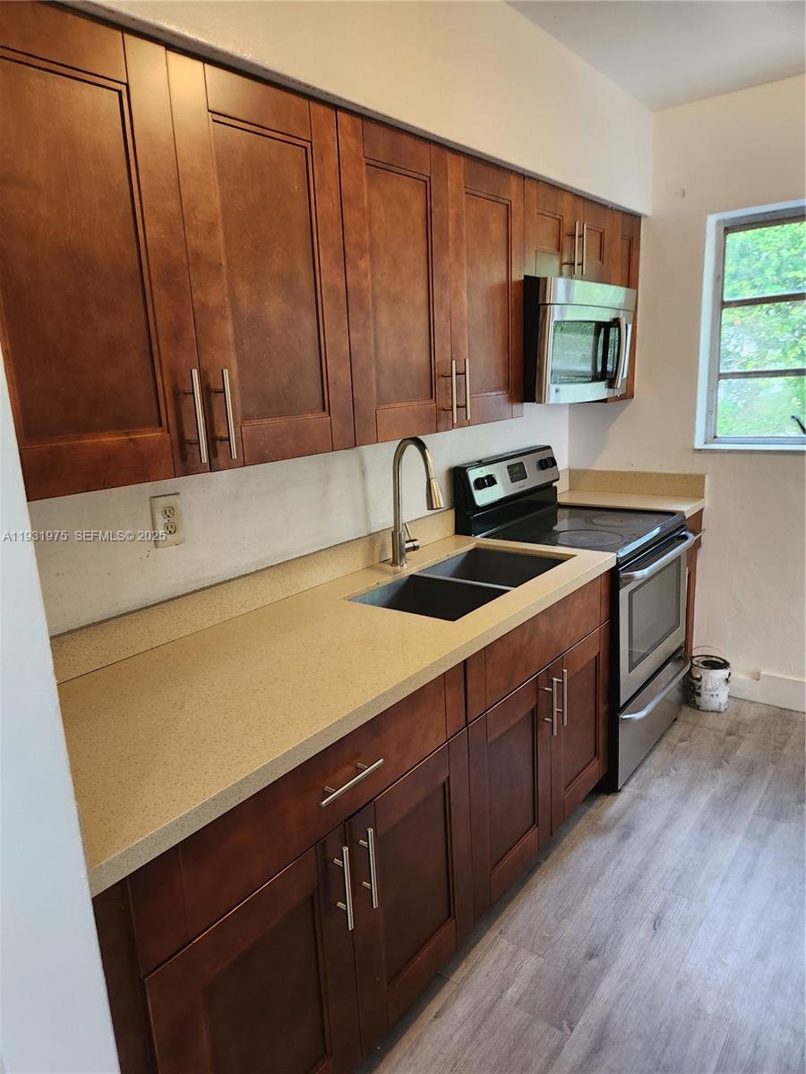 HOLLYWOOD BEACH GARDENS - Residential Lease