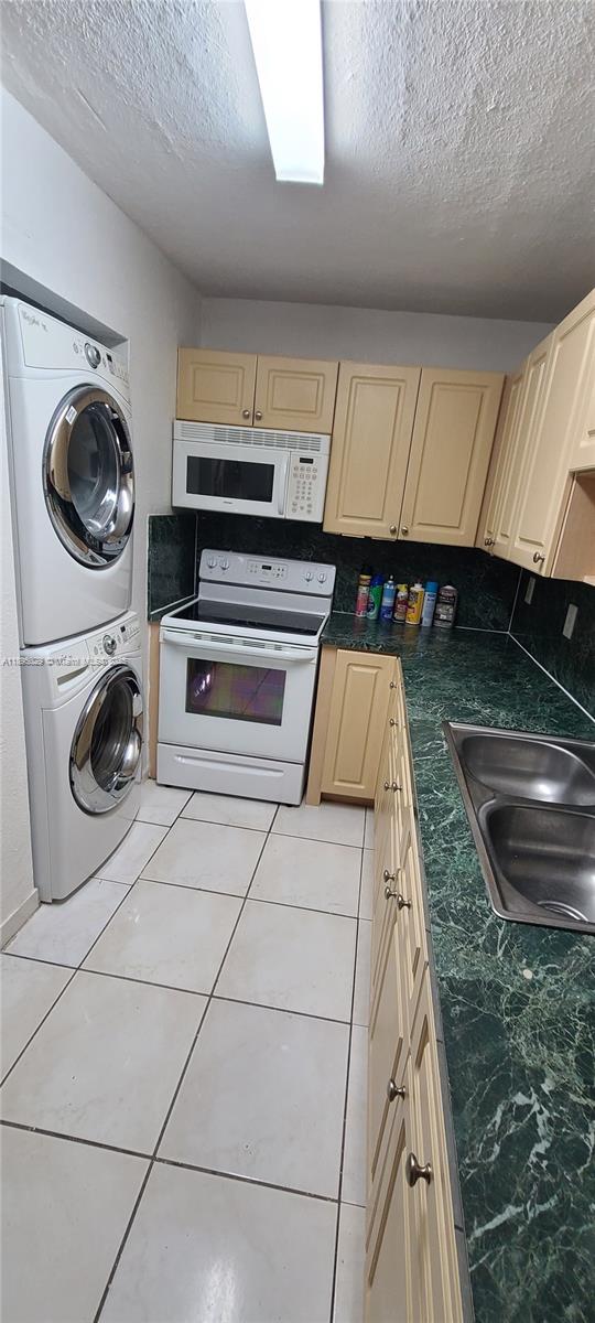 SAMARI LAKE EAST CONDO - Residential Lease