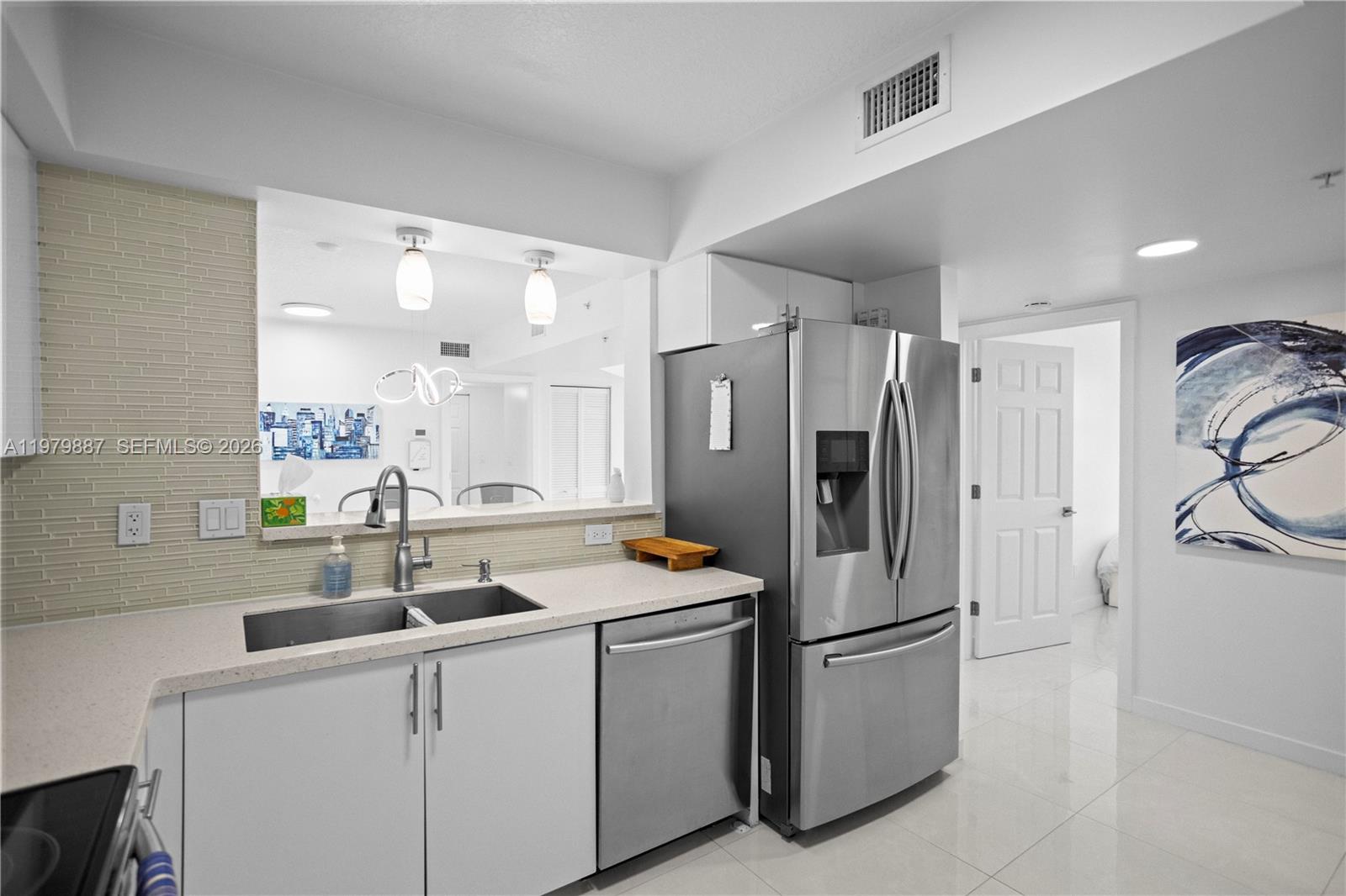 529 E Sheridan St 307