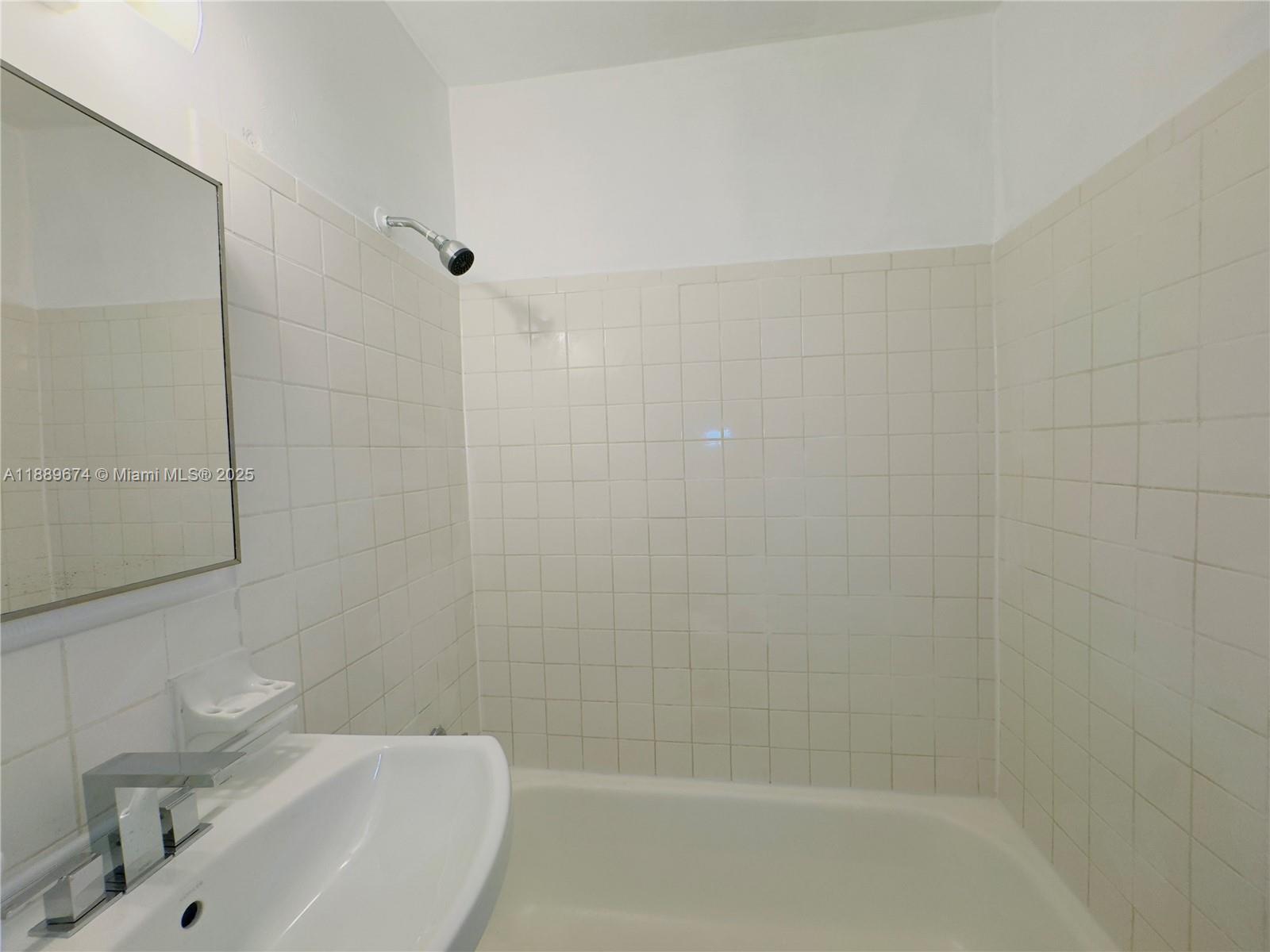 CORAL RIDGE COUNTRY CLUB - Residential Lease