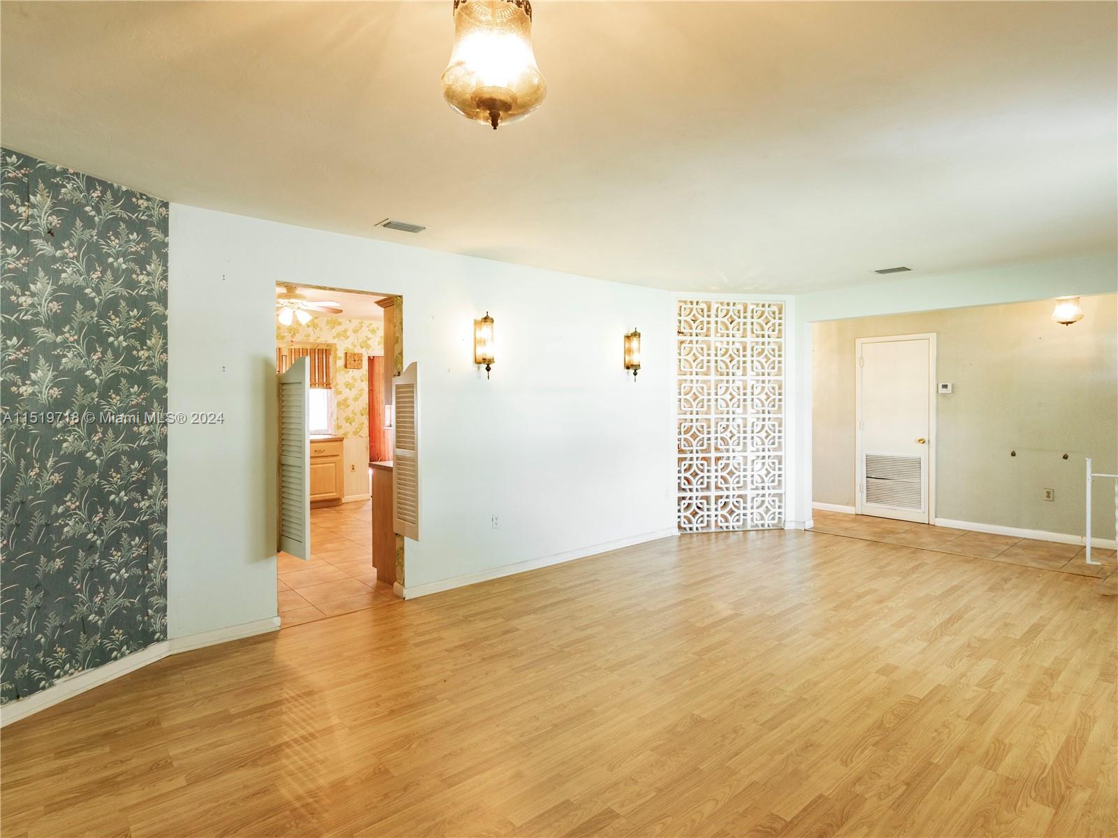 CORAL GARDENS - Residential