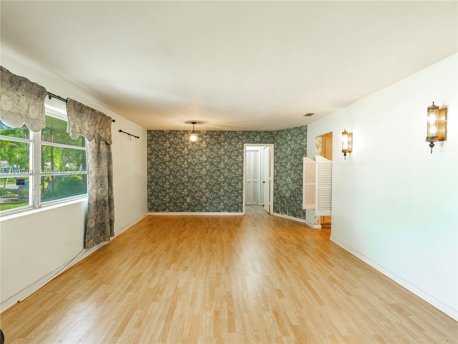 CORAL GARDENS - Residential
