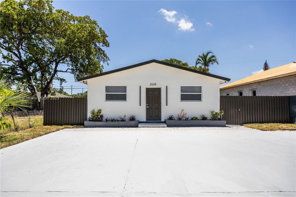 Photo of 2608 NW 3rd St, Pompano Beach, FL 33069 (MLS # A11807079)