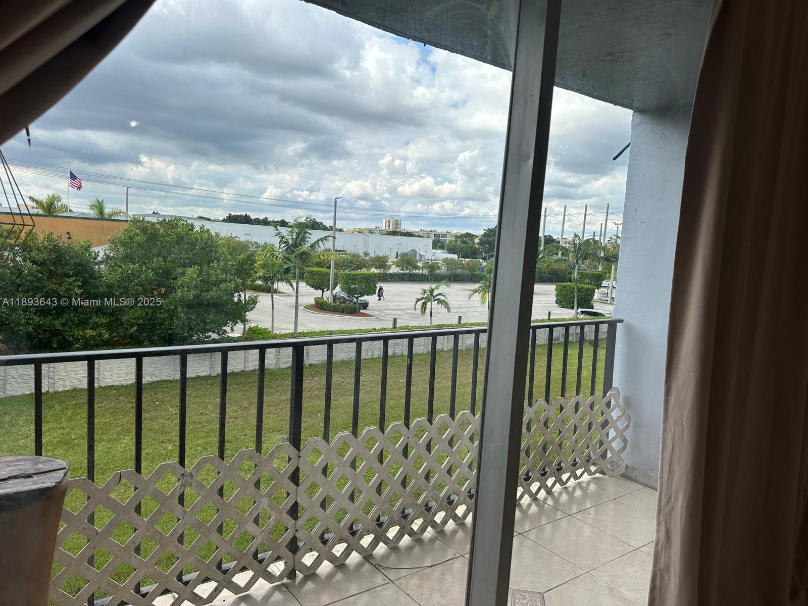 THE GREENS CONDO - Residential Lease