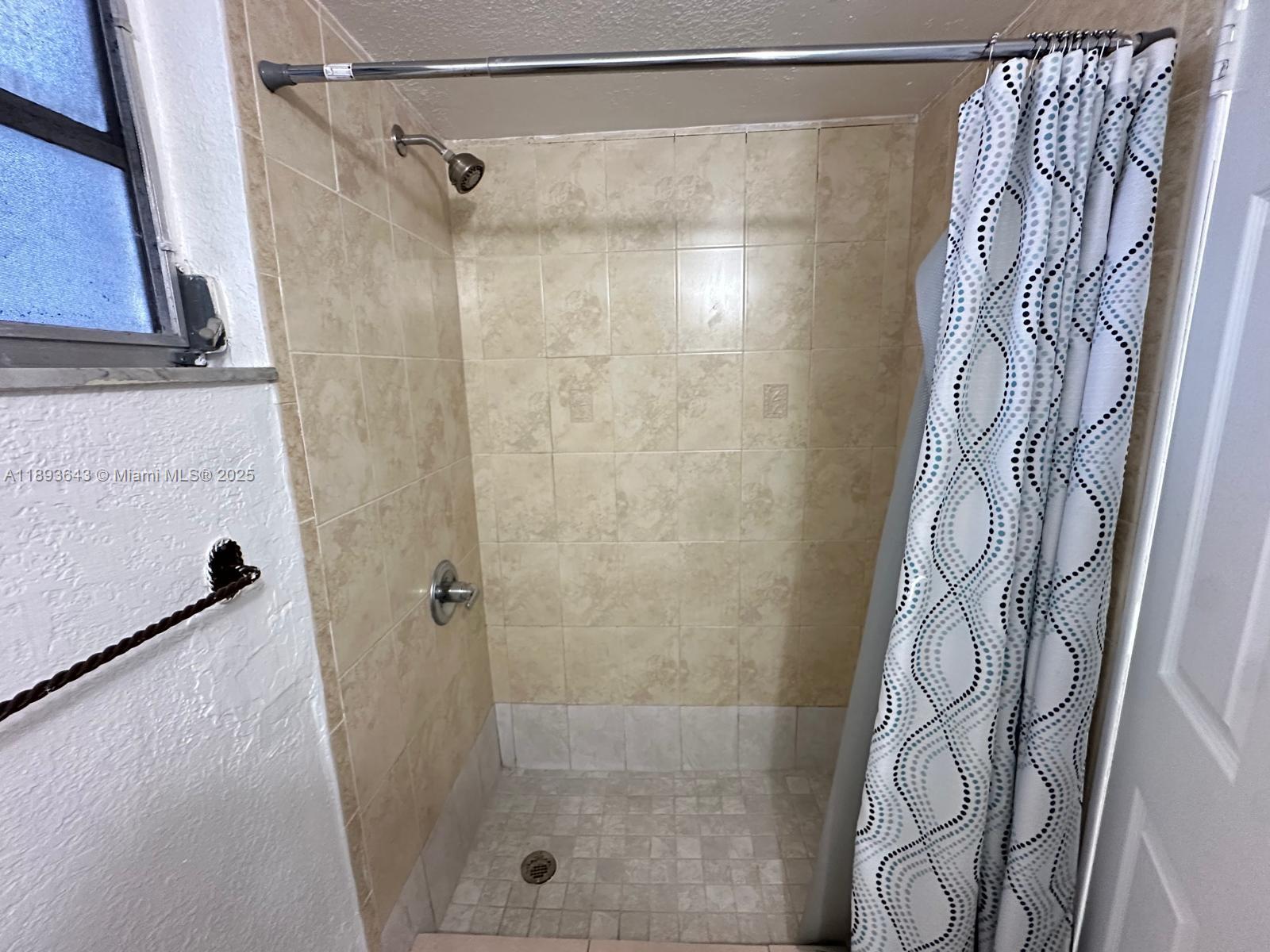 THE GREENS CONDO - Residential Lease