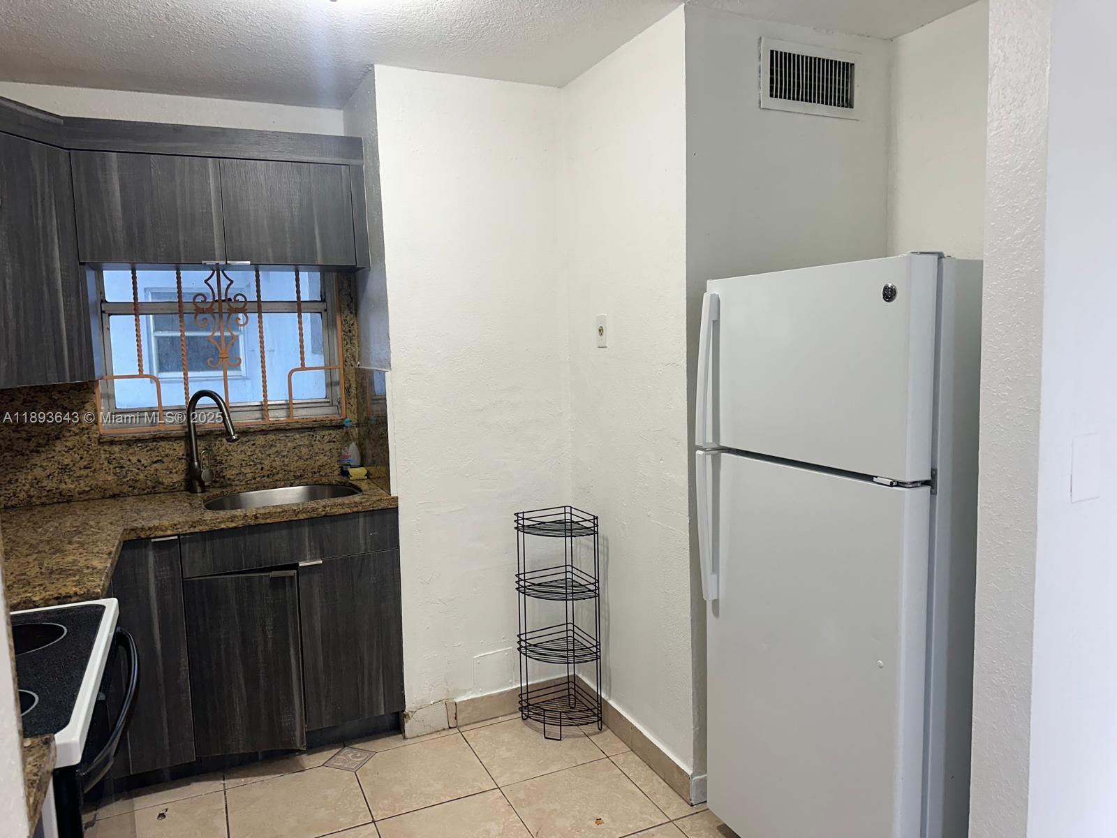 THE GREENS CONDO - Residential Lease