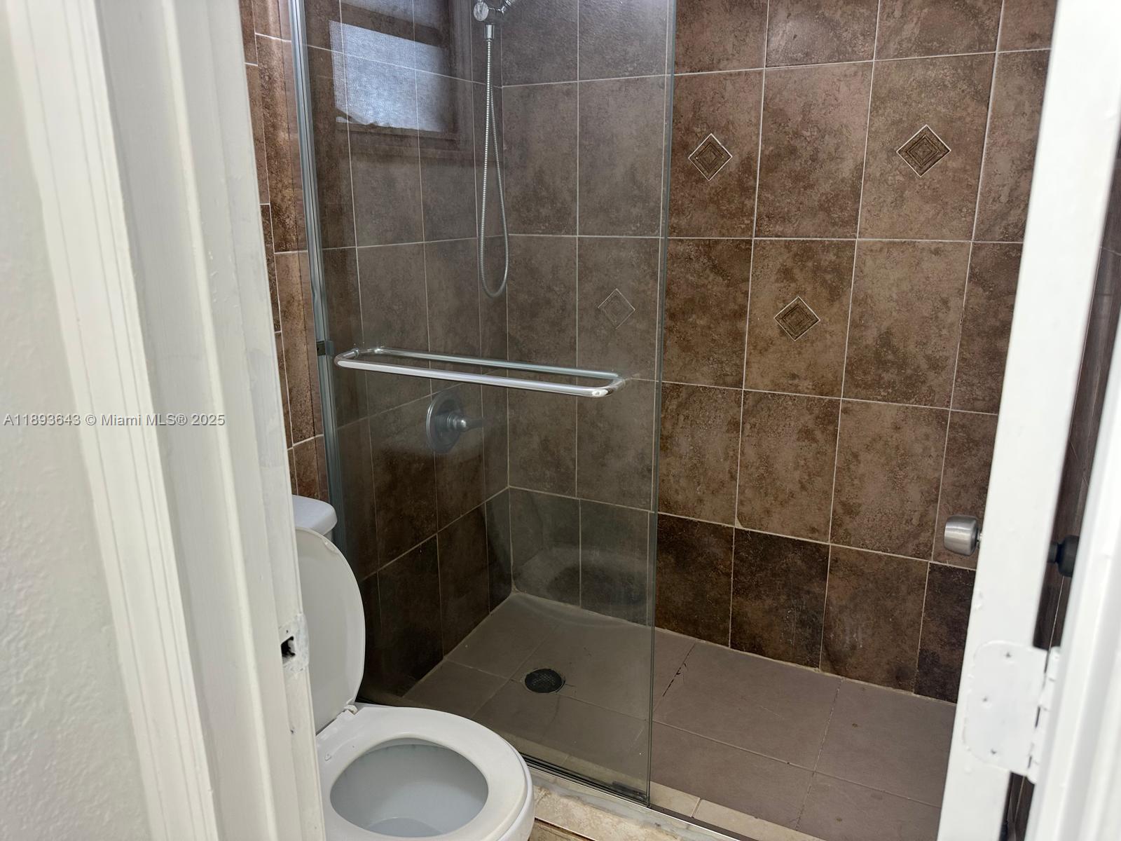 THE GREENS CONDO - Residential Lease
