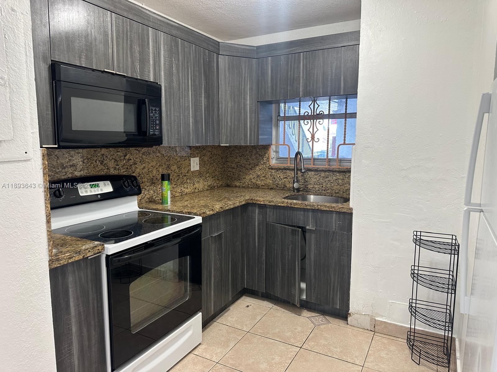 THE GREENS CONDO - Residential Lease