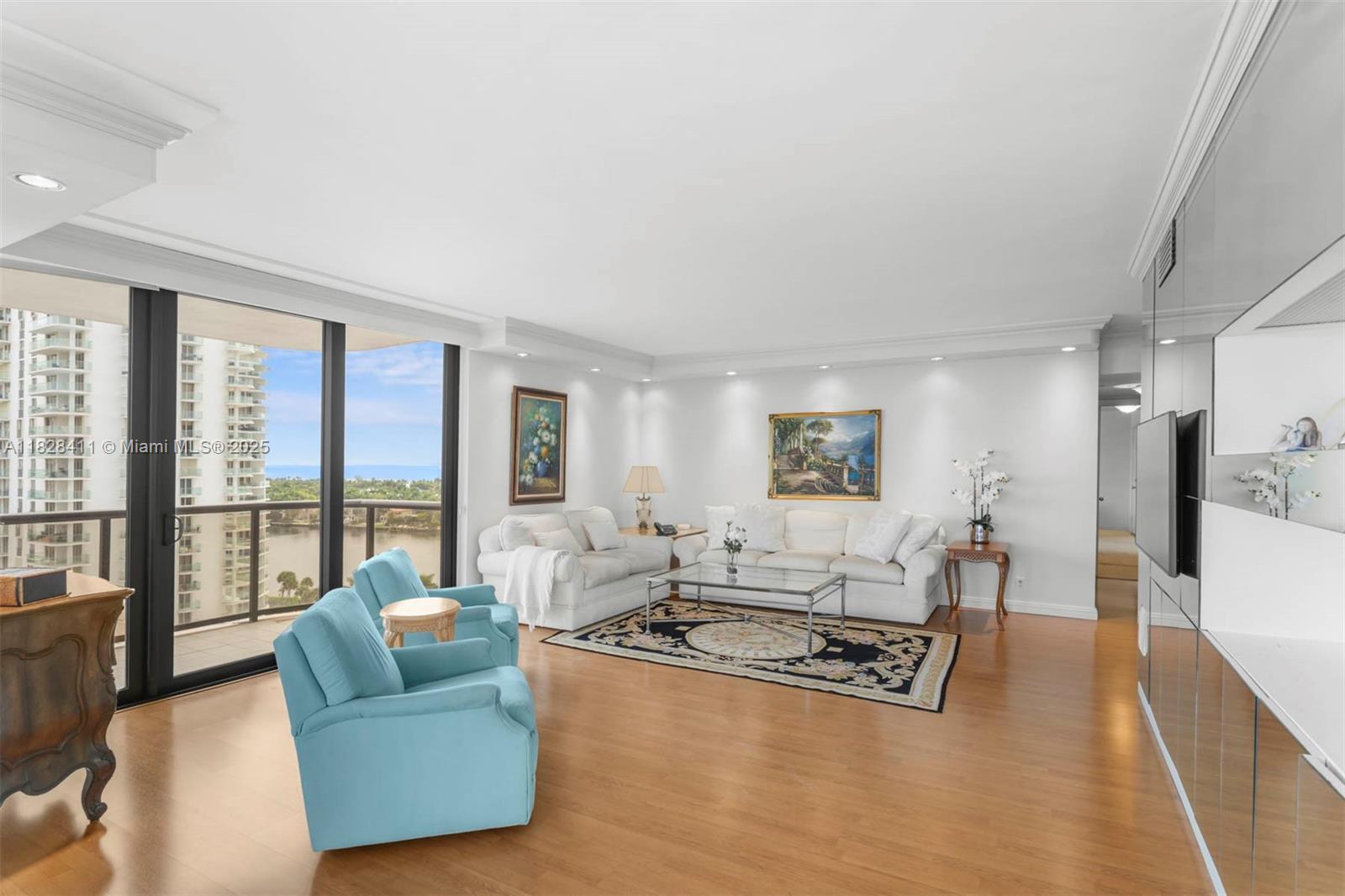 TURNBERRY ISLE SOUTH COND - Residential