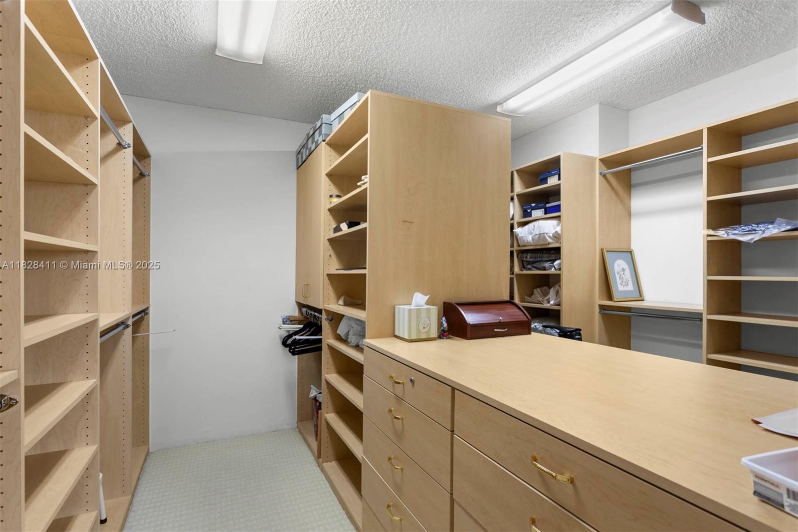 TURNBERRY ISLE SOUTH COND - Residential