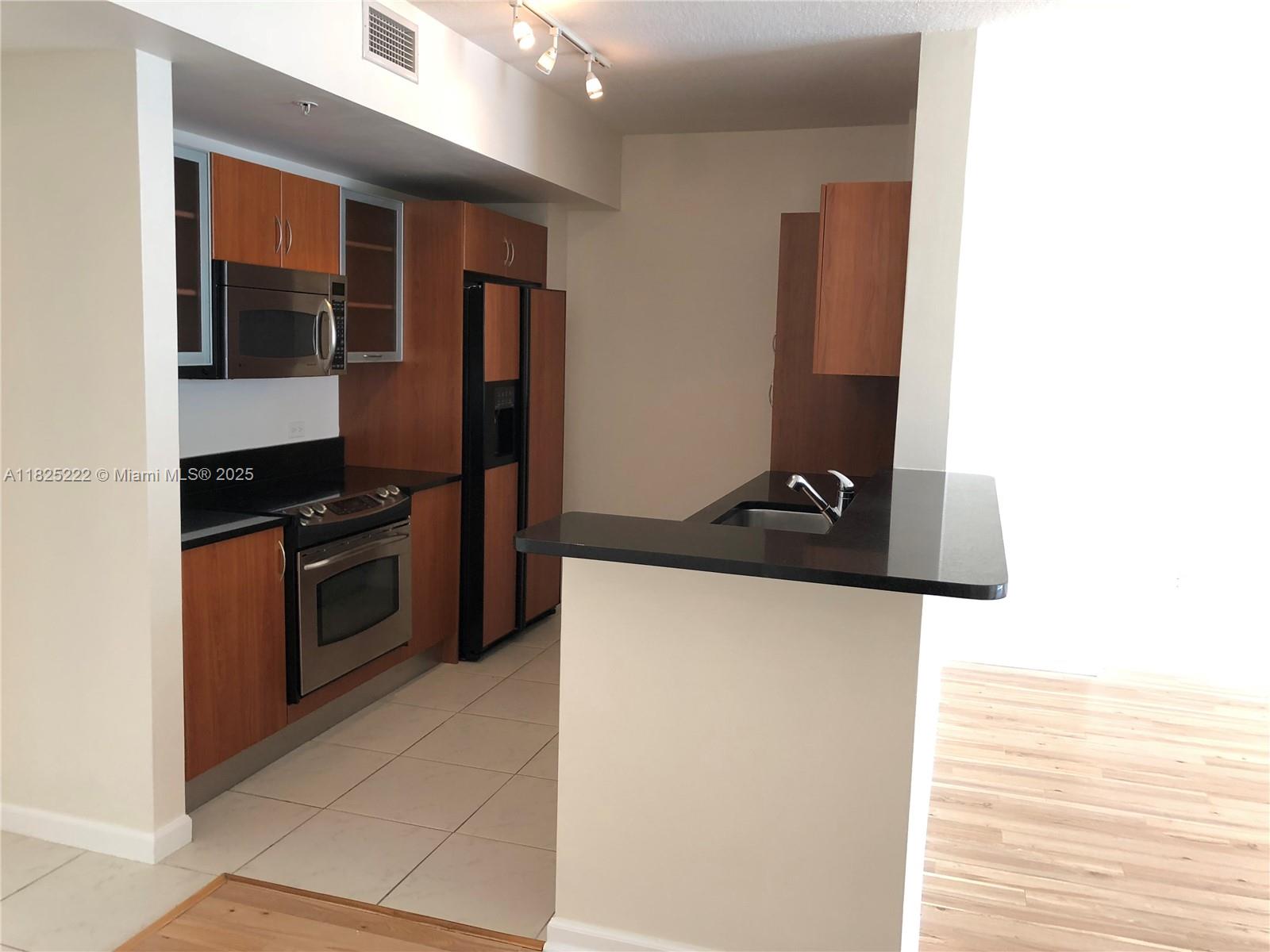 18800 NE 29th Ave 730, Aventura, FL, 33180/$340,000 2 18800 NE 29th Ave 730
