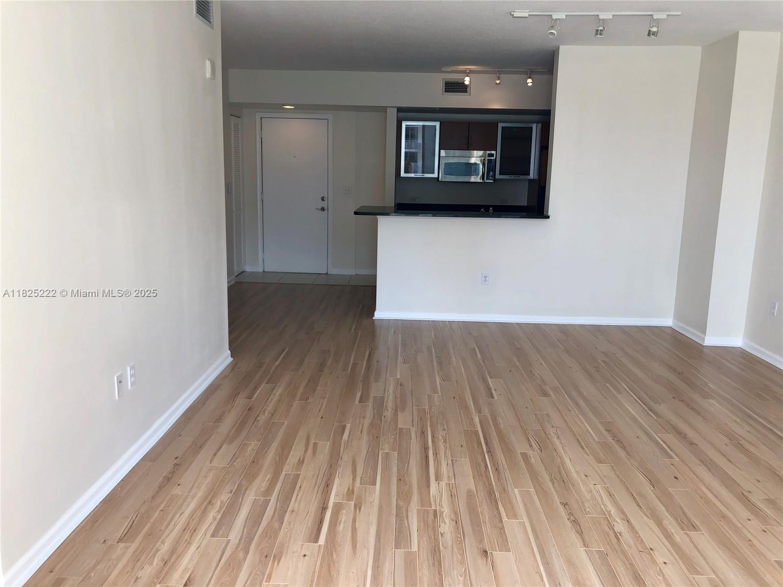 18800 NE 29th Ave 730, Aventura, FL, 33180/$340,000 3 18800 NE 29th Ave 730