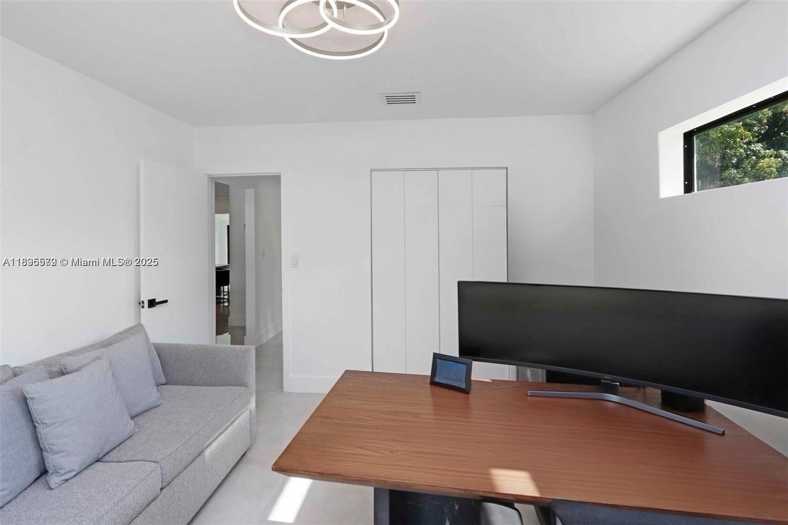 BRENTWOOD - Residential Lease