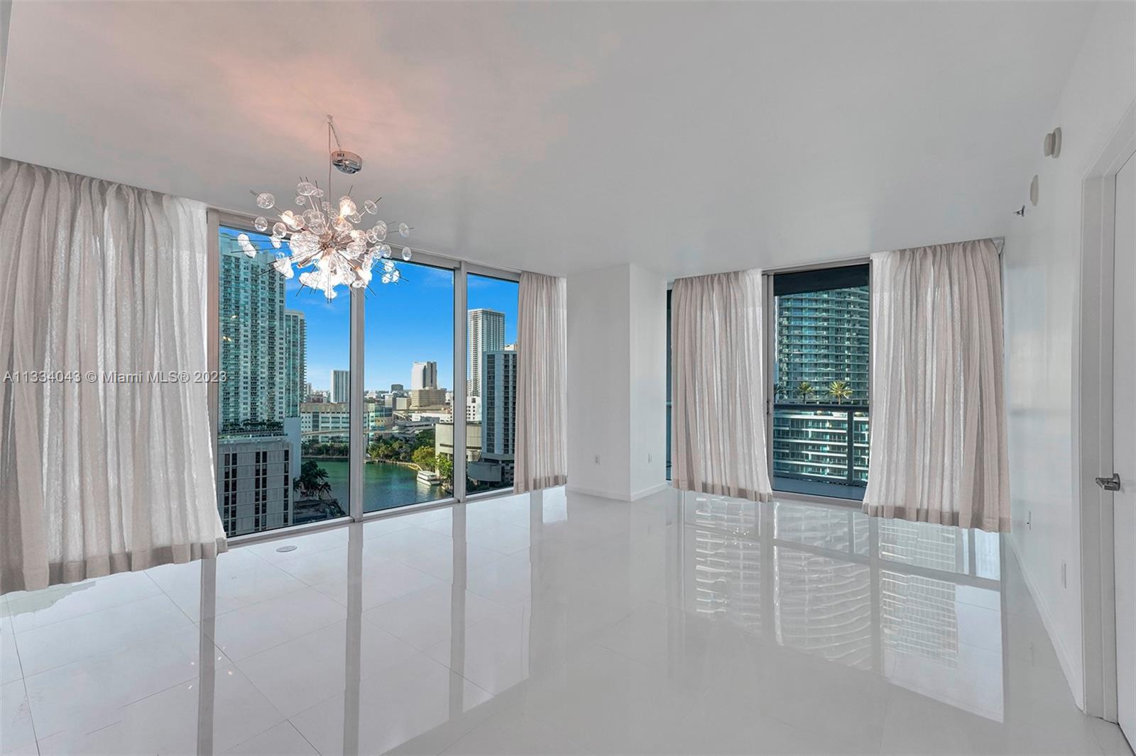 ICONBRICKELL ICON BRICKELL - Residential