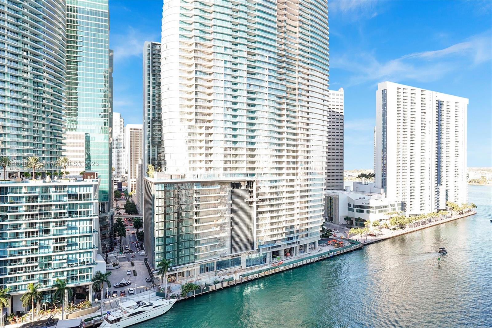 ICONBRICKELL ICON BRICKELL - Residential