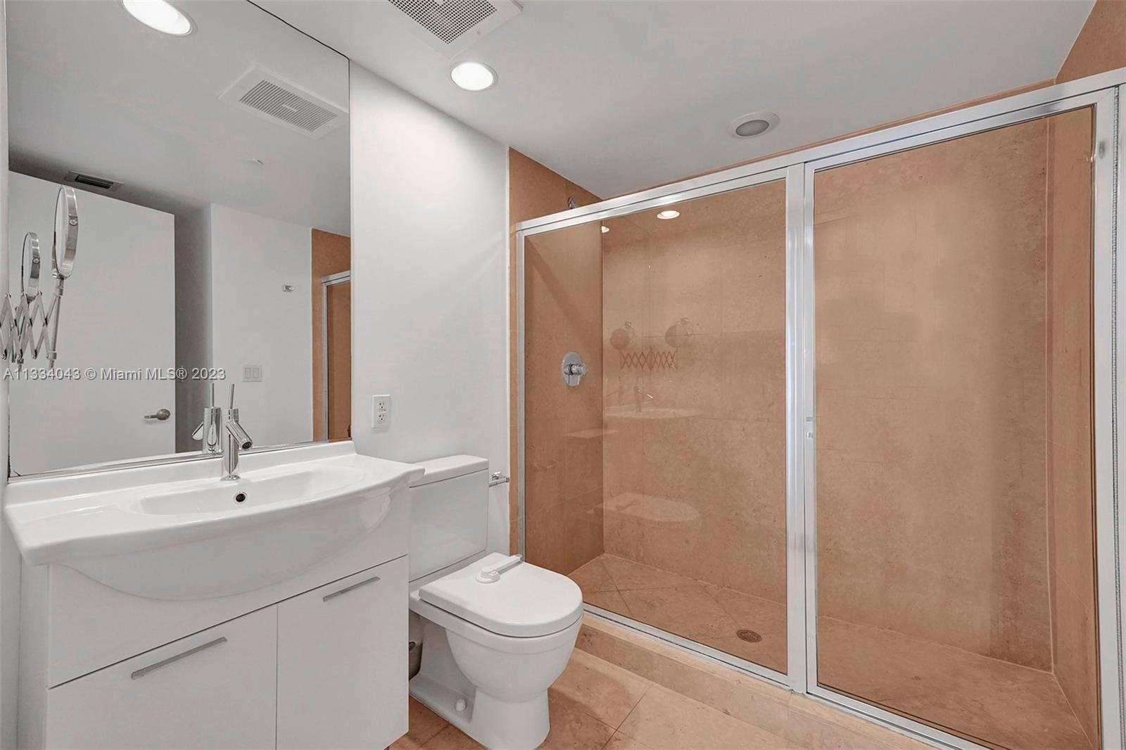 ICONBRICKELL ICON BRICKELL - Residential