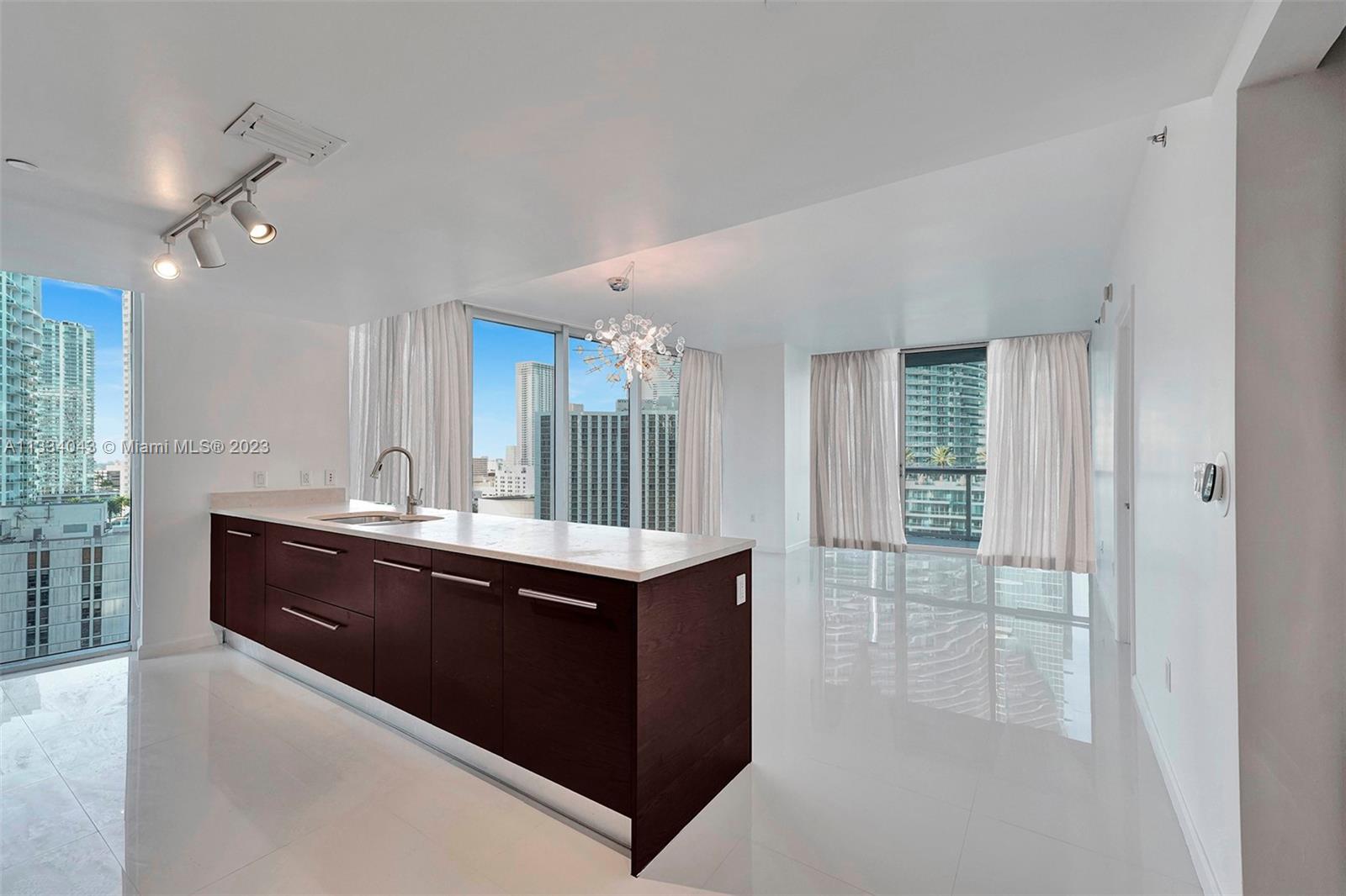 ICONBRICKELL ICON BRICKELL - Residential