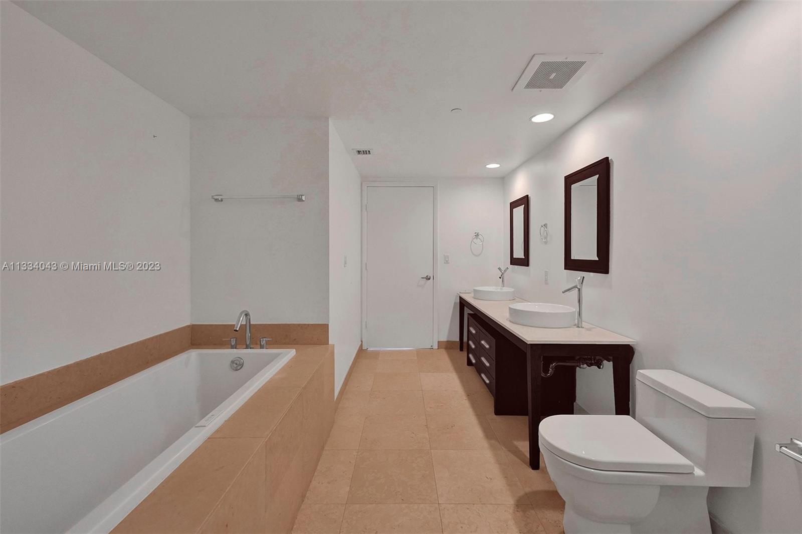 ICONBRICKELL ICON BRICKELL - Residential