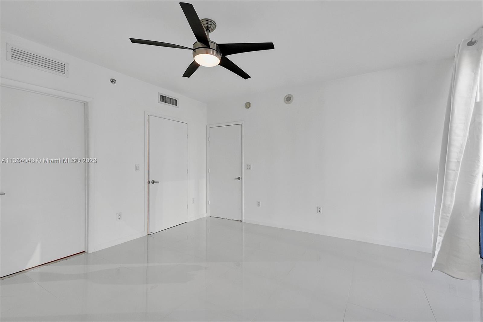 ICONBRICKELL ICON BRICKELL - Residential