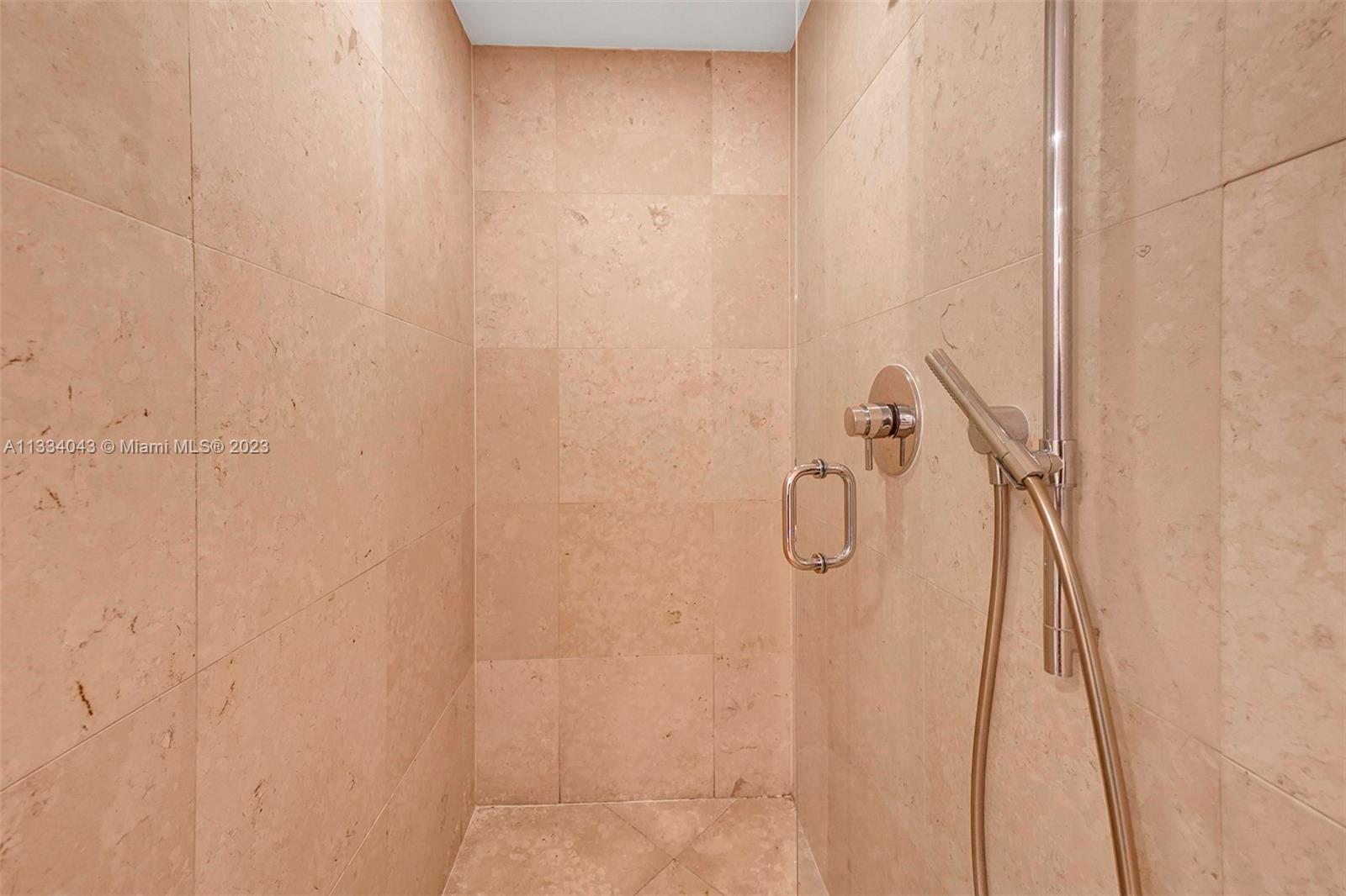 ICONBRICKELL ICON BRICKELL - Residential