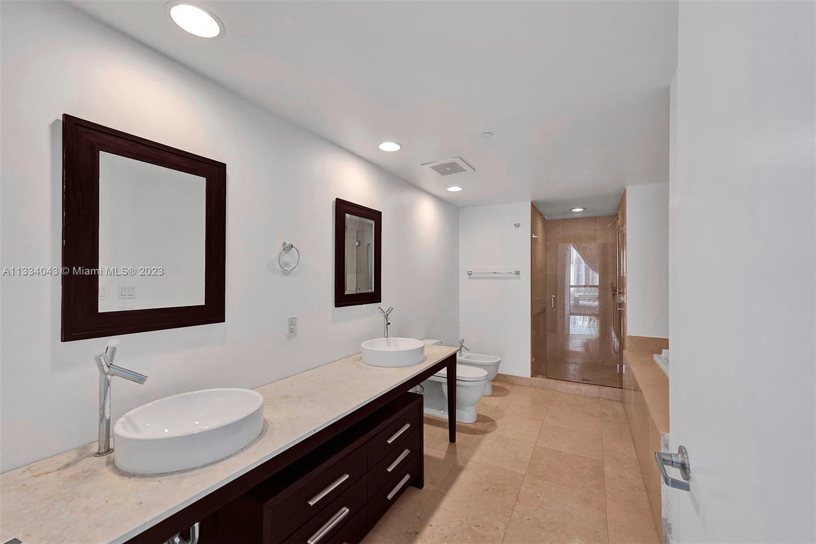 ICONBRICKELL ICON BRICKELL - Residential