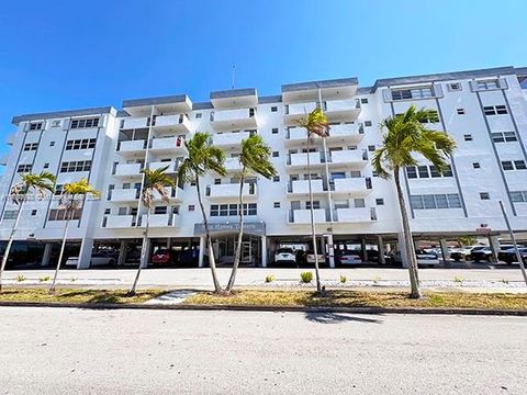 Condominium in Hollywood FL 1720 Jefferson St St.jpg