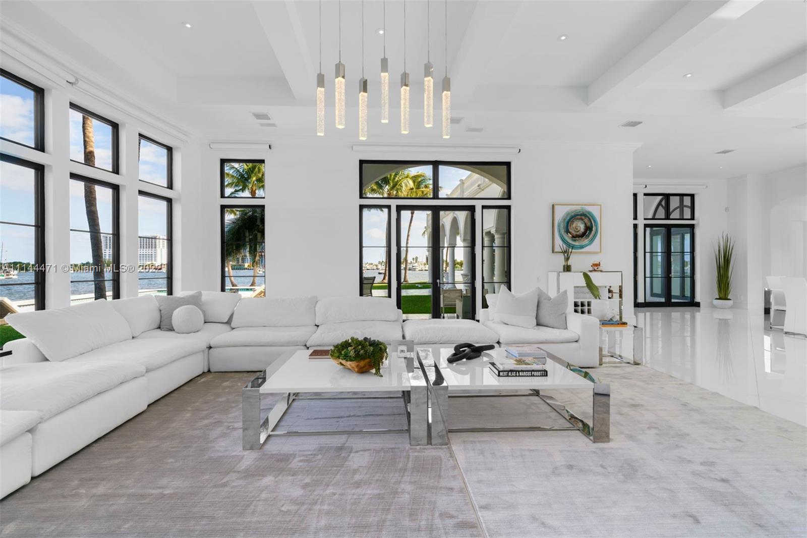 HOLLYWOOD LAKES SEC - Residential